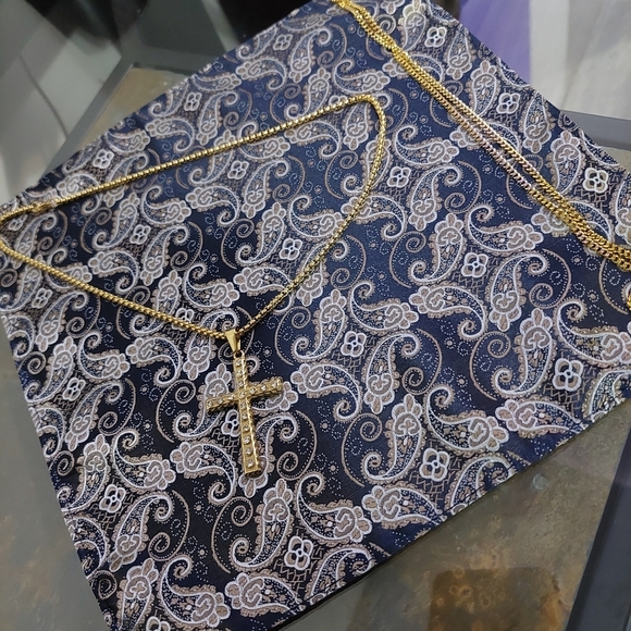 18K Gold Plated Cross With Crystal Cubic Zircon - Picture 11 of 15